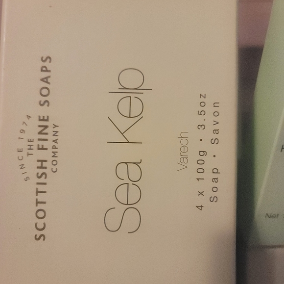 Scottish Fine Soaps Sea Kelp 5pc Bundle: BodyButter+HandWash+ BodyScrub+Pouf+Oil - Picture 7 of 13